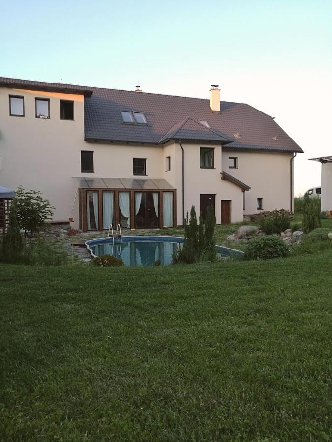 Statek "Two Brooms", Apartment Mírkovice المظهر الخارجي الصورة