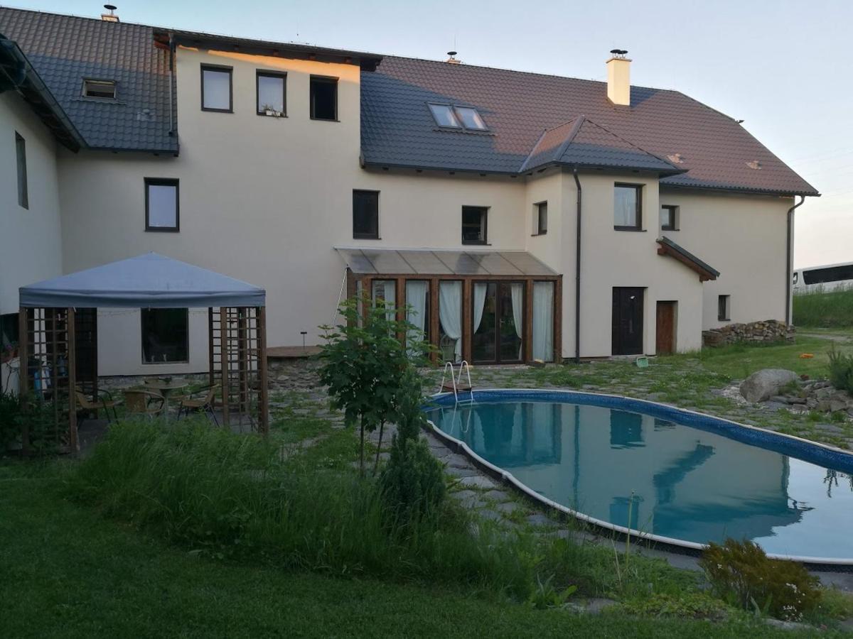 Statek "Two Brooms", Apartment Mírkovice المظهر الخارجي الصورة