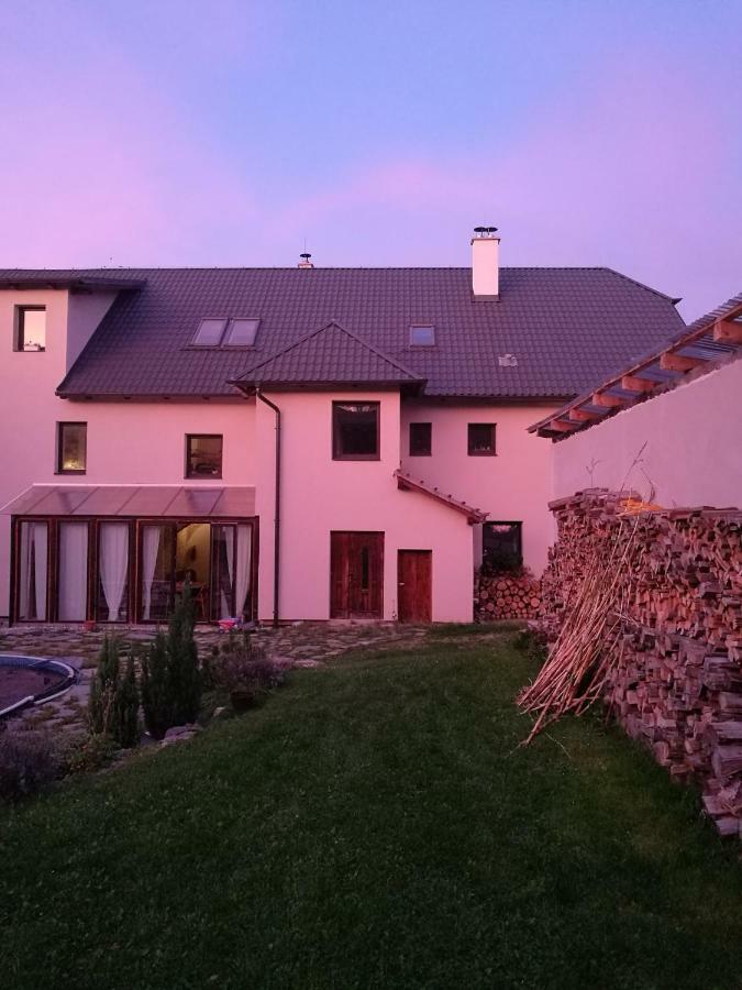 Statek "Two Brooms", Apartment Mírkovice المظهر الخارجي الصورة